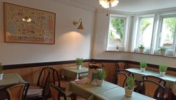 Lamp Post Villa breakfast room