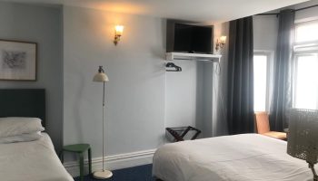 Lamp Post Villa triple bedroom